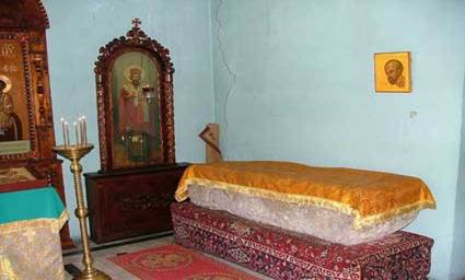 تابوت القديس يوحنا الذهبي الفم في Komani, Georgia
